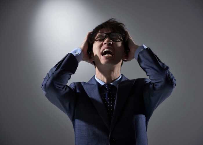 情緒低落憂郁，易暴躁生氣，難以入眠